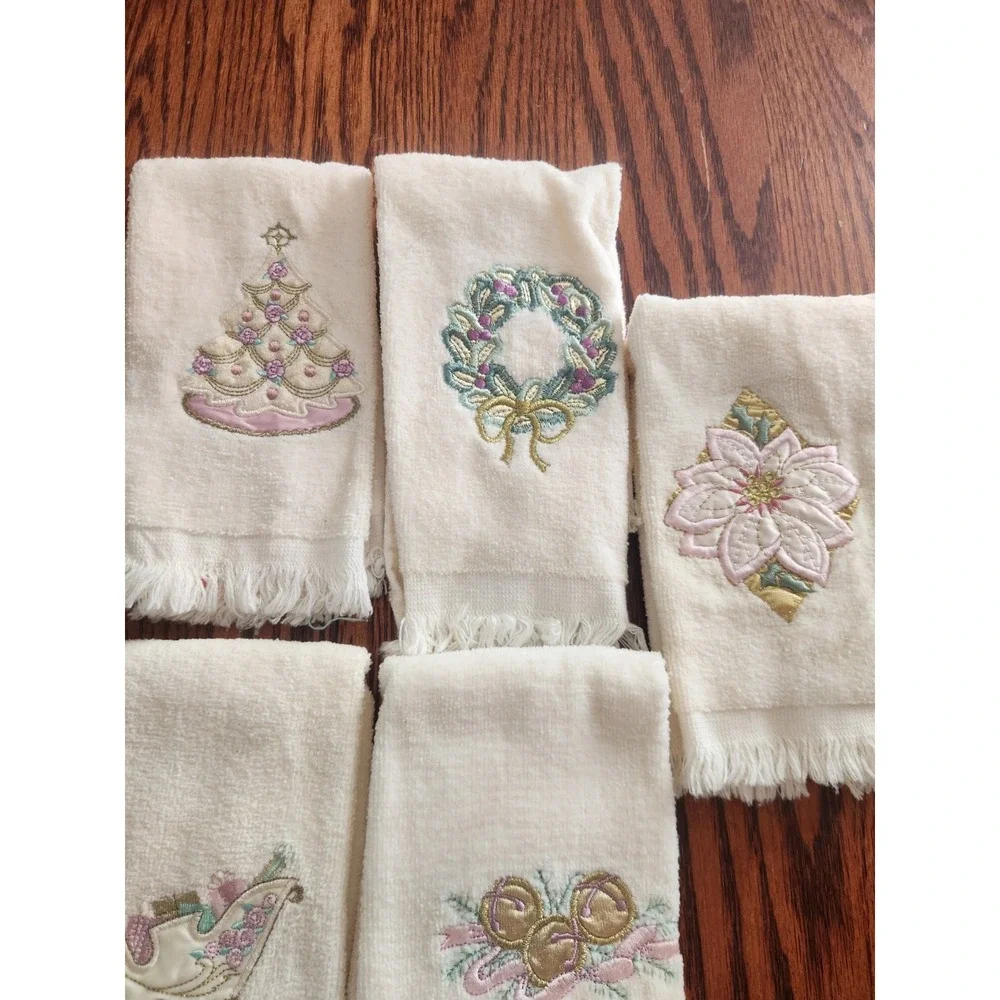 Vintage Saturday Knight Hand Finger‎ Tip Towels Embroidered Christmas Lot of 5